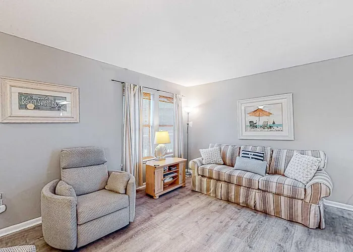 Holiday home First-floor Dog-friendly With On-site Pool Access & Balcony
