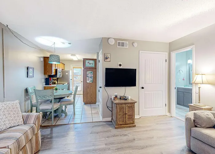 Holiday home First-floor Dog-friendly With On-site Pool Access & Balcony Gulf Shores