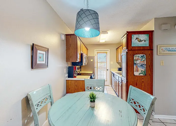 Holiday home First-floor Dog-friendly With On-site Pool Access & Balcony Gulf Shores