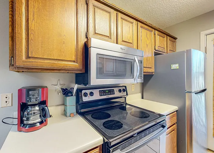 First-floor Dog-friendly With On-site Pool Access & Balcony Holiday home Gulf Shores