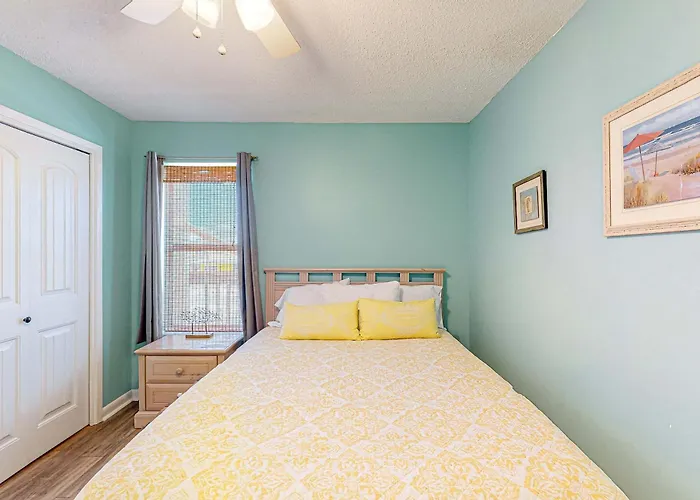 Holiday home First-floor Dog-friendly With On-site Pool Access & Balcony