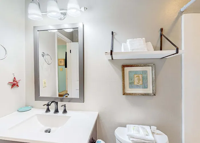 Holiday home First-floor Dog-friendly With On-site Pool Access & Balcony *