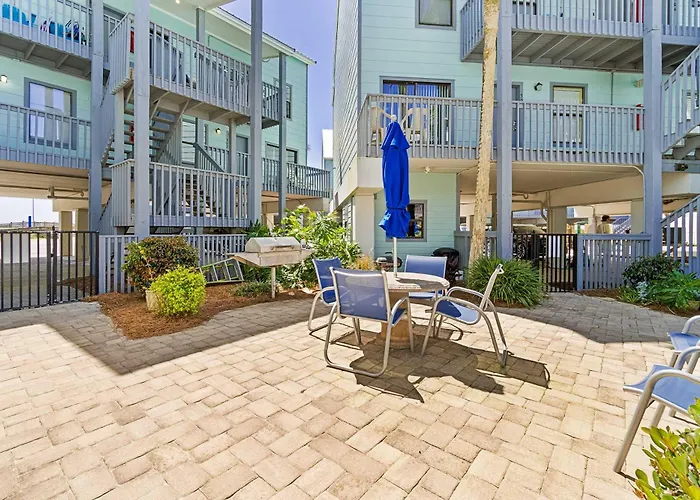First-floor Dog-friendly With On-site Pool Access & Balcony Gulf Shores